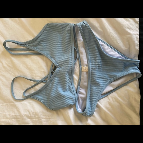 bikini - Picture 1 of 2